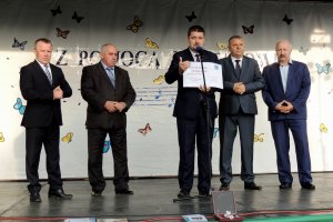 Zarząd Powiatu w Kielcach przekzał czek Szpitalowi w Chmielniku
