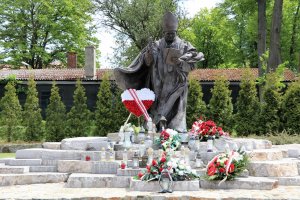 Pomnik przedstawiający Papieża Jana Pawła II