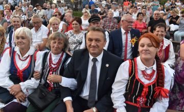 Starosta Mirosław Gębski podczas dożynek gminy Masłów. 