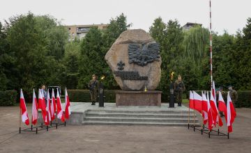obchody rocznicy wybuchu Powstania Warszawskiego na skwerze w Kielcach
