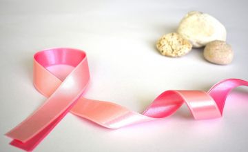 różowa wstążka - symbol walki z rakiem piersi