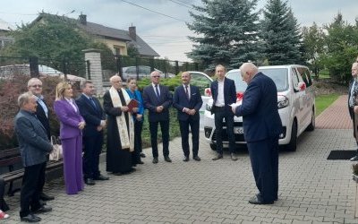 Nowy samochód dla podopiecznych Domu Seniora w Pierzchnicy 