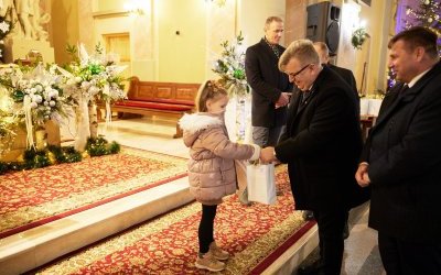 Koncert laureatów Powiatowego Przegladu Kolęd i Pastorałek w Łopusznie