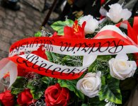 Obchody 77. rocznicy zbrodni katyńskiej przy pomniku Trzech Krzyży w Hucie Szklanej
