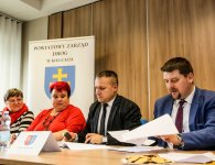 Podpisanie umowy w sprawie przebudowy mostu w Barczy