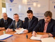 Podpisanie umów w Daleszycach