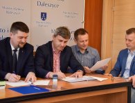 Podpisanie umów w Daleszycach