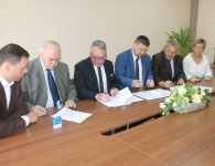 Podpisanie umów na remonty dróg i chodników w Łagowie