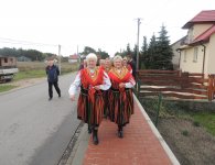 Uroczysty odbiór chodnika w Nidzie, w gminie Morawica.