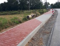 Budują chodnik w miejscowości Dębniak w gminie Nowa Słupia