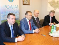 Podpisanie umowy w sprawie drogi w miejscowości Tumlin-Osowa