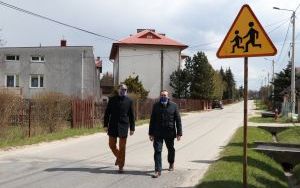 Budowa chodnika i przebudowa drogi powiatowej  w Chrustach (6)