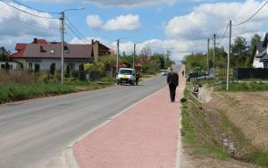 Wola Kopcowa z nowym chodnikiem i drogą  (1)