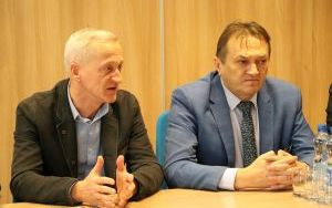 Jacek Kuzia, przewodniczący Rady Powiatu w Kielcach podsumowuje pracę Rady  (6)