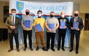 Stefan Bąk, członek Zarządu Powiatu w Kielcach podsumowuje działania w dziedzinie ochrony zdrowia i pomocy społecznej  (9)