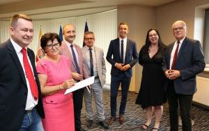 Wotum zaufania oraz absolutorium dla Zarządu Powiatu w Kielcach (2)