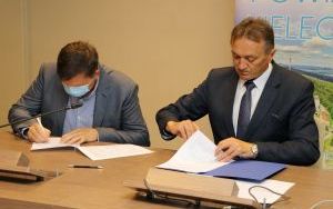 Podpisanie umów na powstanie nowych stanowisk pracy  (2)