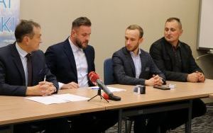 Podpisanie umowy na przebudowę drogi powiatowej Bobrza - Przyjmo (2)