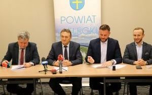 Podpisanie umowy na przebudowę drogi powiatowej Bobrza - Przyjmo (9)