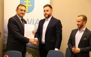 Podpisanie umowy na przebudowę drogi powiatowej Bobrza - Przyjmo (11)