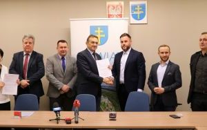Podpisanie umowy na przebudowę drogi powiatowej Bobrza - Przyjmo (12)