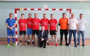 Za nami XX Halowe Mistrzostwa Radnych i Pracowników Samorządowych w Piłce Nożnej o Puchar Starosty Kieleckiego (6)