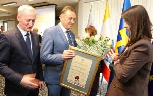 Wręczyliśmy akty nadania tytułów Honorowy Obywatel Powiatu Kieleckiego i Zasłużony dla Powiatu Kieleckiego (8)