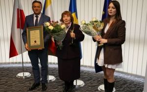 Wręczyliśmy akty nadania tytułów Honorowy Obywatel Powiatu Kieleckiego i Zasłużony dla Powiatu Kieleckiego (11)