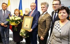Wręczyliśmy akty nadania tytułów Honorowy Obywatel Powiatu Kieleckiego i Zasłużony dla Powiatu Kieleckiego (8)