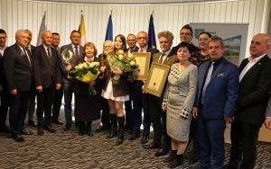 Wręczyliśmy akty nadania tytułów Honorowy Obywatel Powiatu Kieleckiego i Zasłużony dla Powiatu Kieleckiego (10)