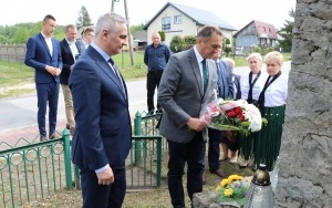 Oddali hołd pomordowanym z gminy Mniów (5)
