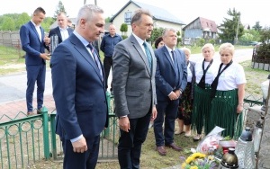 Oddali hołd pomordowanym z gminy Mniów (1)