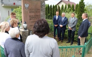 Oddali hołd pomordowanym z gminy Mniów (4)