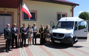 Nowy samochód do transportu osób niepełnosprawnych w Fanisławicach  (2)