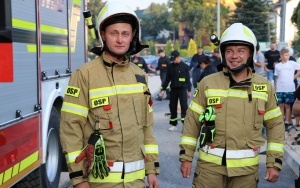 Strażacy ochotnicy z nowym wozem (1)