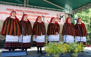 Powiatowy Przegląd Zespołów Folklorystycznych i Solistów w Chmielniku  (3)