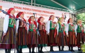 Powiatowy Przegląd Zespołów Folklorystycznych i Solistów w Chmielniku  (5)
