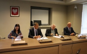 Podpisanie umów podpisanie w ramach programu WYRÓWNYWANIE RÓŻNIC MIĘDZY REGIONAMI III 2022 R.  (1)