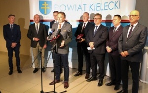 Konferencja - Powiat kielecki Liderem w pozyskiwaniu funduszy zewnętrznych  (1)