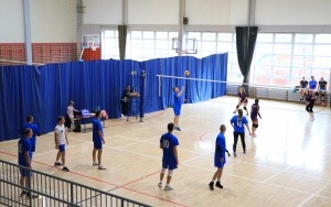 IX Powiatowy Turniej Piłki Siatkowej o Puchar Przewodniczącego Rady Powiatu w Kielcach (1)