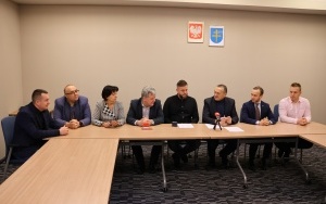 Podpisanie umowy na remont drogi w Ćmińsku  (2)