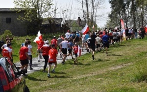 Bieg z flagą w Piekoszowie (5)