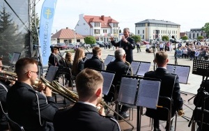 Powiatowe święto orkiestr dętych w Daleszycach (10)