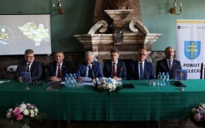 Uroczysta Sesja Rady Powiatu w Kielcach  (1)
