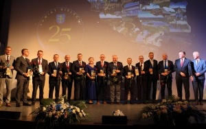 Gala z okazji Jubileuszu 25-lecia Powiatu Kieleckiego  (1)