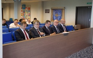 Nadzwyczajna sesja Rady Powiatu w Kielcach  (1)