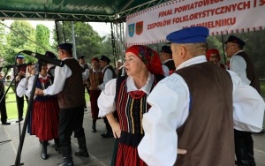 Zespoły ludowe powiatu kieleckiego zaprezentowały się w Chmielniku (5)