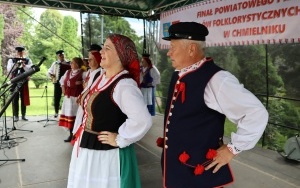 Zespoły ludowe powiatu kieleckiego zaprezentowały się w Chmielniku (5)