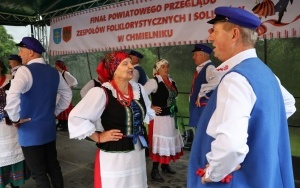 Zespoły ludowe powiatu kieleckiego zaprezentowały się w Chmielniku (7)