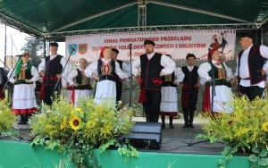Zespoły ludowe powiatu kieleckiego zaprezentowały się w Chmielniku (3)